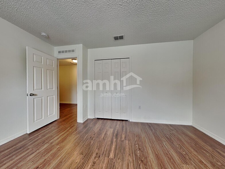 Building Photo - 10619 Opus Dr