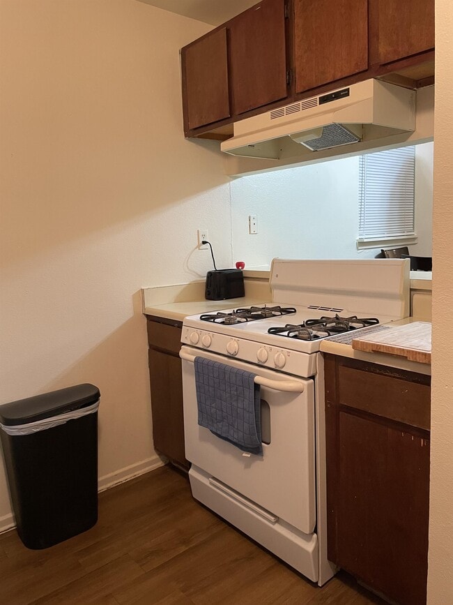 Building Photo - 656 Mill St