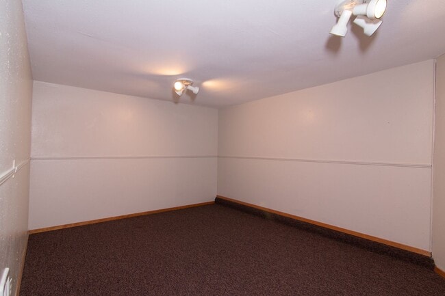 Building Photo - COMING SOON !! 3 bed 2.5 Bath Home on .5 acre lot in corner of Culdesac Mead School District