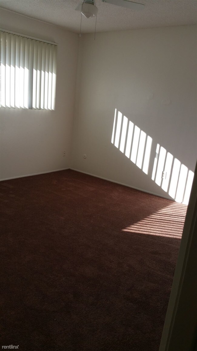 Building Photo - 2 br, 1.5 bath Townhome - 6412 Stockdale Hwy
