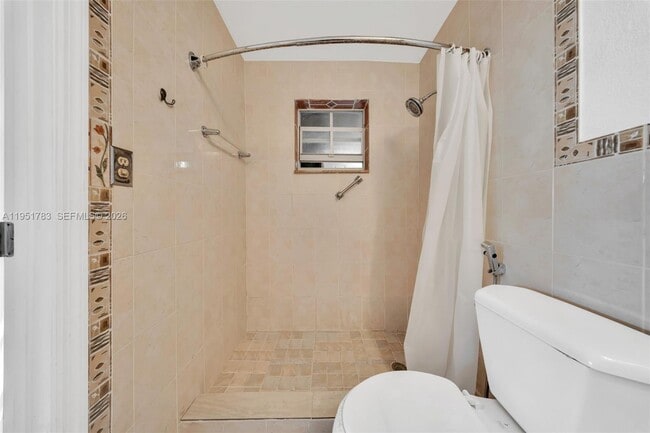 Building Photo - 1624 NE 175th St