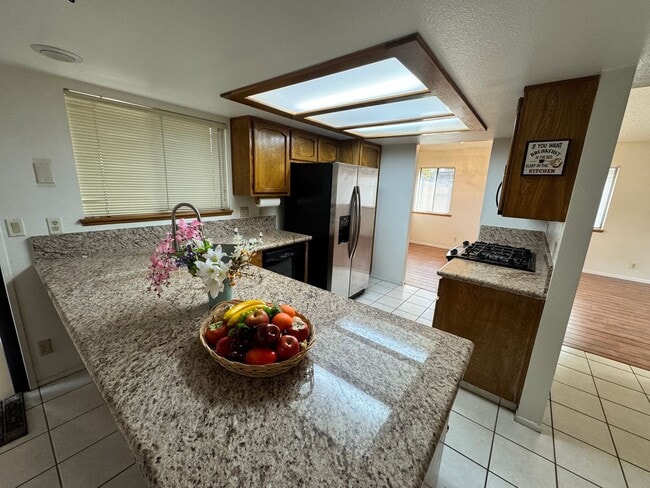 Building Photo - Beautiful 4 Bedroom Home