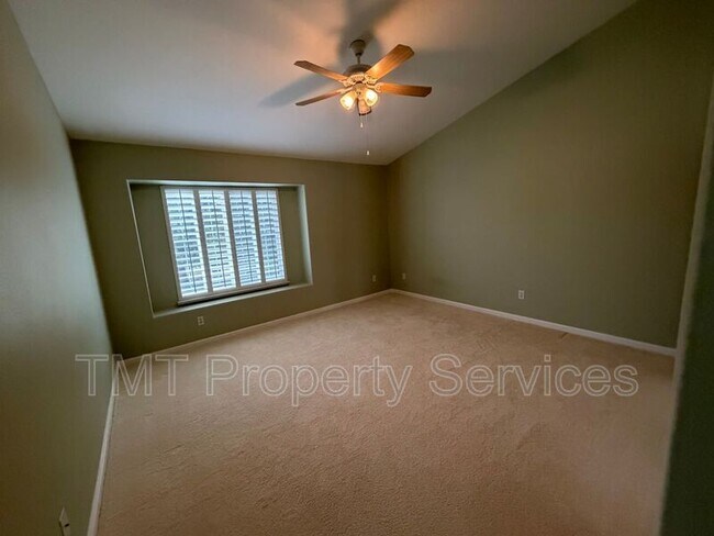 Building Photo - 70 Jade Tree Cir