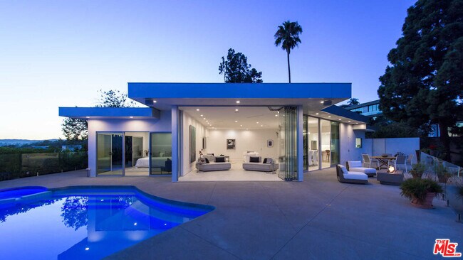 Building Photo - 1542 Blue Jay Way