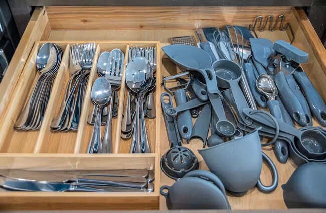 Building Photo - Fully Furnished 2 Master Suites | Luxe Townhome Near UNMC