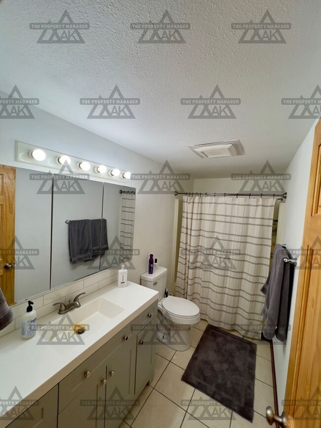 Building Photo - Charming Pet-Friendly 3-Bedroom Home with Garage & Wood Stove – North Pole