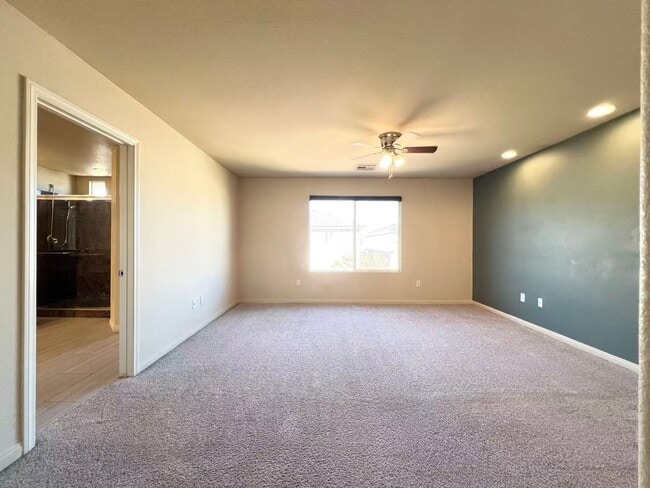 Building Photo - Beautiful 2 story single house