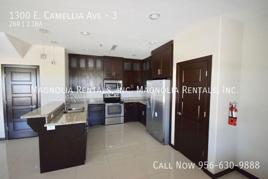 Building Photo - 1300 E Camellia Ave