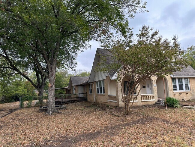 Building Photo - 1401 Bolivar St