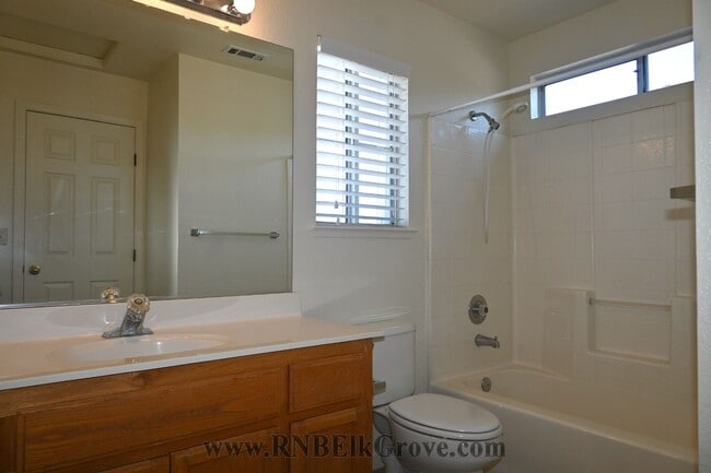 Building Photo - 8868 Chadbury Pl