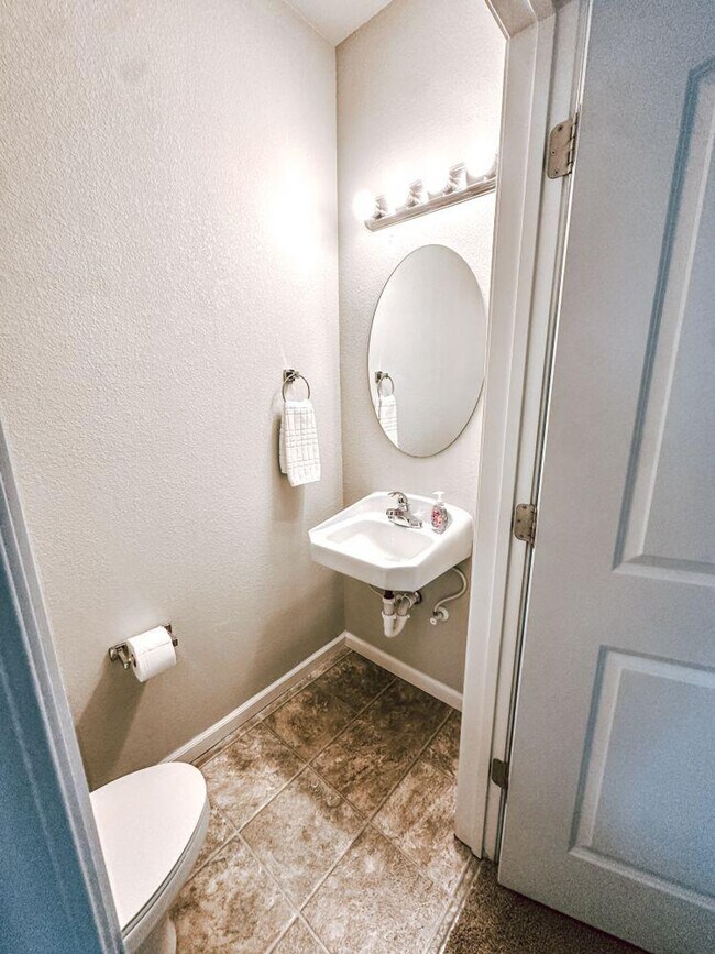 Building Photo - 525 S Patterson Dr