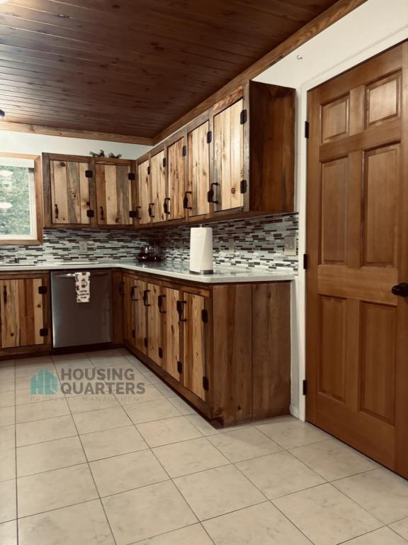 Building Photo - 4450 WA-211