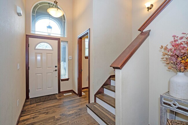 Building Photo - Spacious 4-Bedroom Home in The Oaks with Fenced Yard