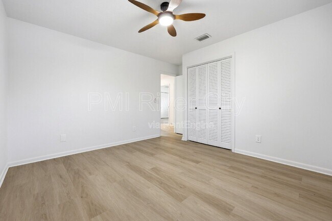 Building Photo - 2860 Cedarcrest Dr