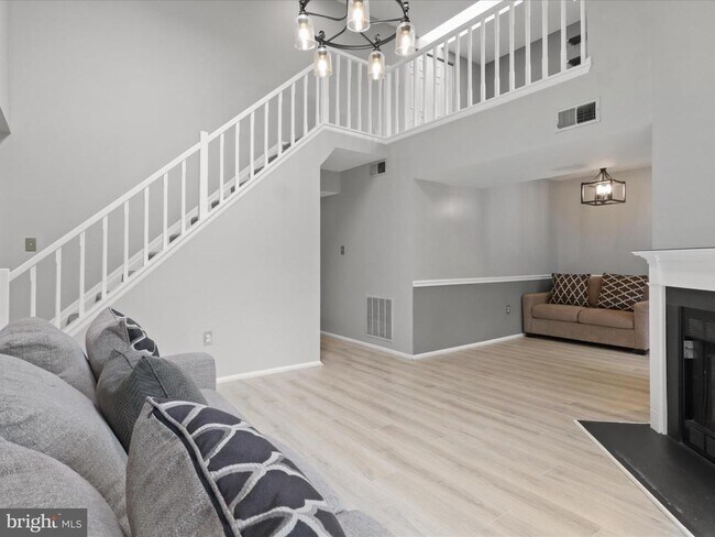 Building Photo - 7737 Inversham Dr
