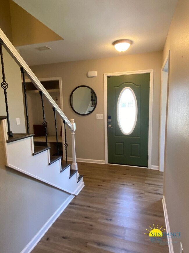 Building Photo - Spacious 3-Bedroom Home in Mary Esther Nea...