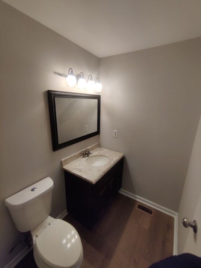 Building Photo - Spacious 3 Bedroom 2.5 Bath Townhome for RENT