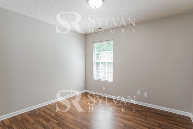 Building Photo - Enjoy one-level living in this 3 bedroom, ...