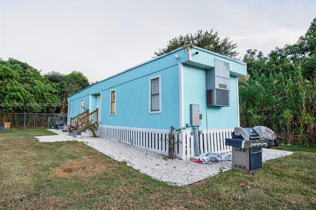 Building Photo - 3640 SW 22nd St