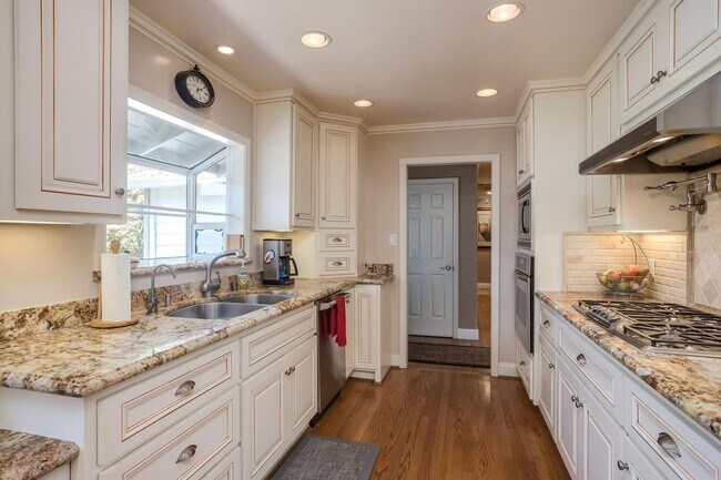 Building Photo - Entertainer's Dream in Willow Glen! 4 Bedroom 3 Bath Fully Upgraded Home with Stunning Backyard