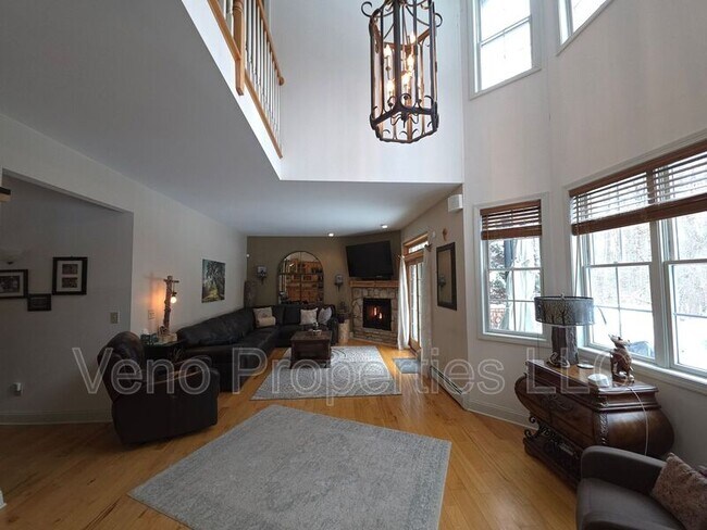 Building Photo - 1023 Packer Rd