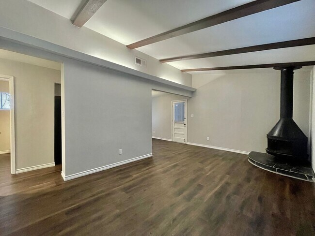 Building Photo - 1112 Hazelton St