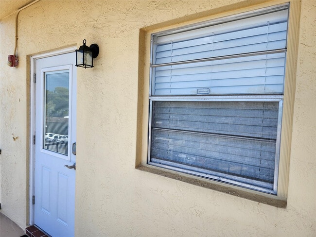 Building Photo - 301 Cambridge Rd