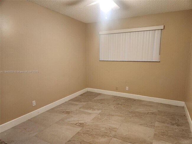 Building Photo - 8643 Bridle Path Ct