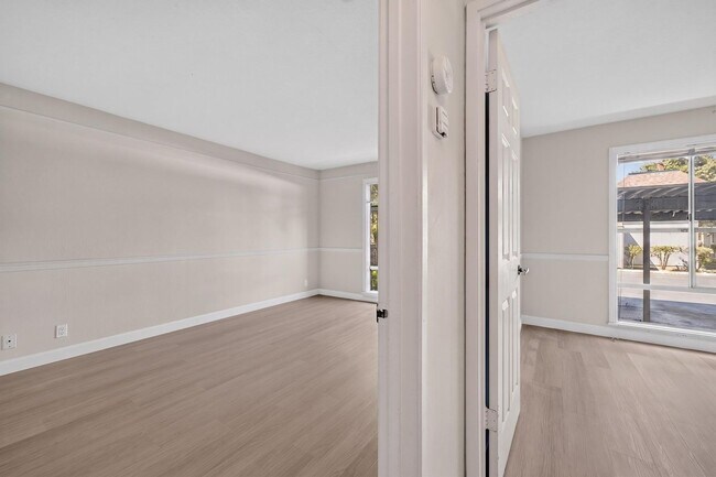 Building Photo - Beautifully Updated 2BR Condo with New Appliances & Community Pool