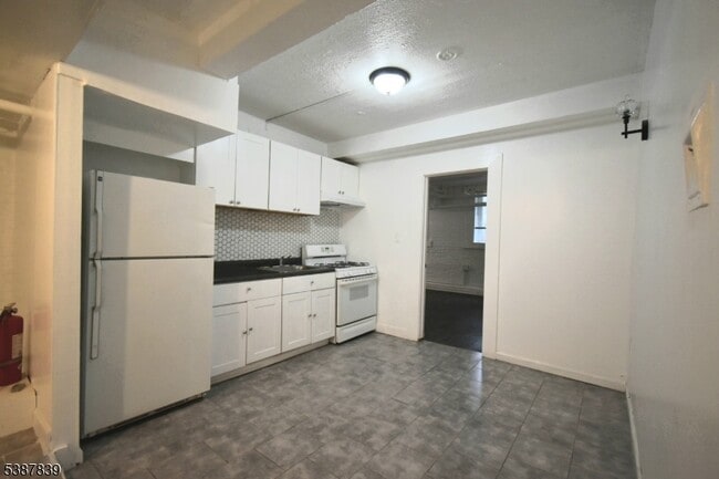 Building Photo - 148 Chancellor Ave