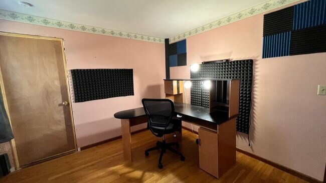 Building Photo - 191 Montgomery Rd