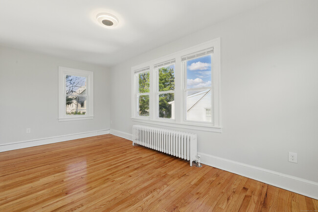 Building Photo - 128 Thomas St
