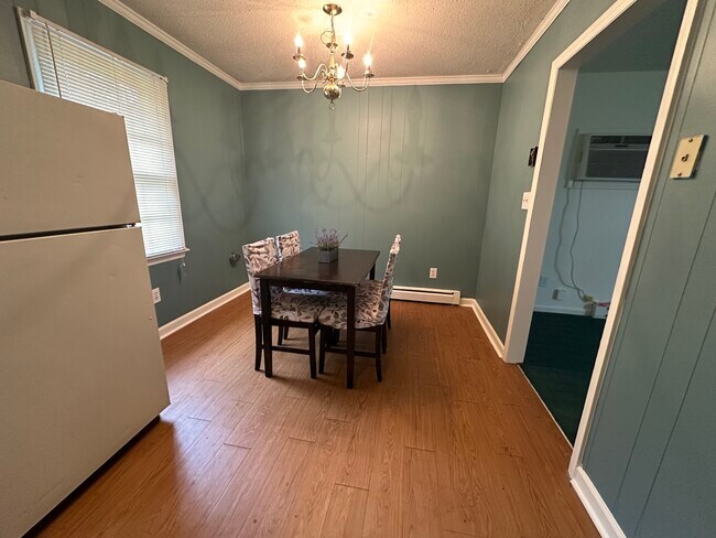 Building Photo - 100 Robbins Ave