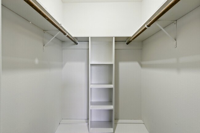 Building Photo - 9641 Hollock St