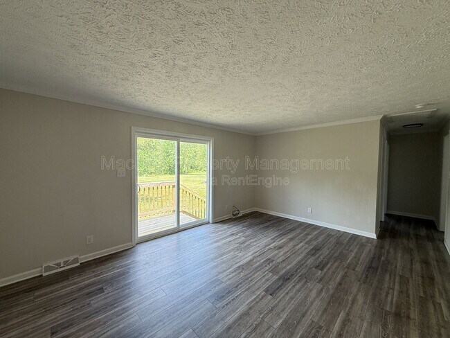 Building Photo - 10504 Benchmark Rd