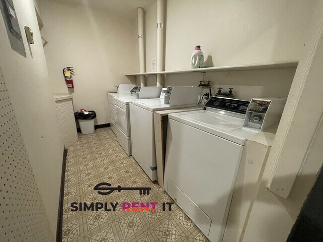 Building Photo - Renovated 2 bedroom, Story City