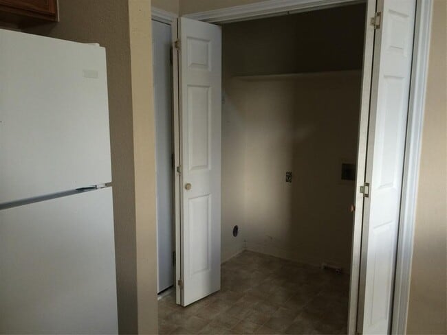Building Photo - 3003 Whisper Oaks Ln
