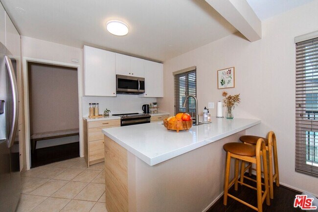 Building Photo - 6001 Canterbury Dr