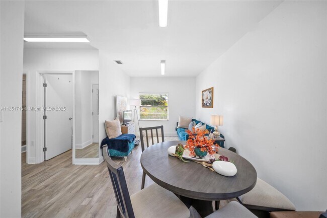 Building Photo - 1520 SW 11th Terrace