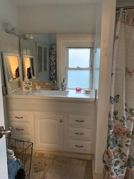 Bath - 422 W William St