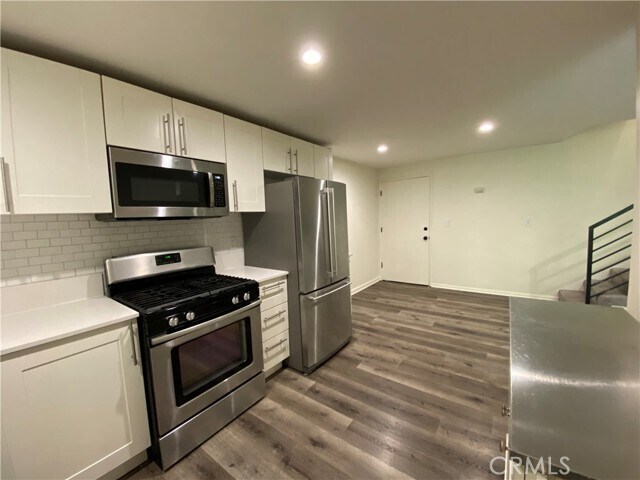 Building Photo - 208 S Park View St