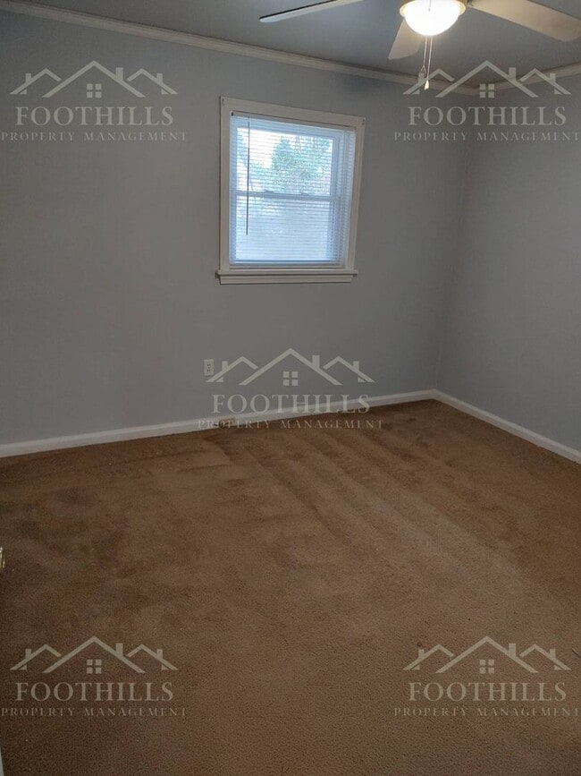 Building Photo - 2712 Cedar Ln