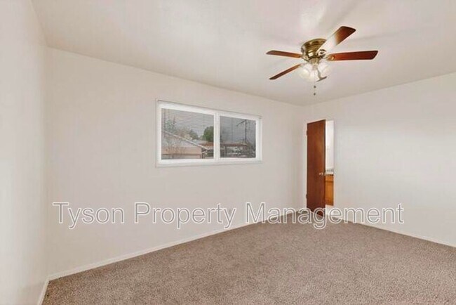 Building Photo - 3503 Montclaire Dr NE