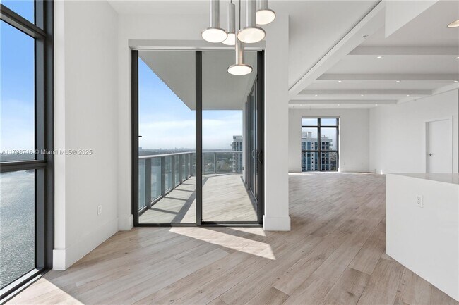Building Photo - 17301 Biscayne Blvd