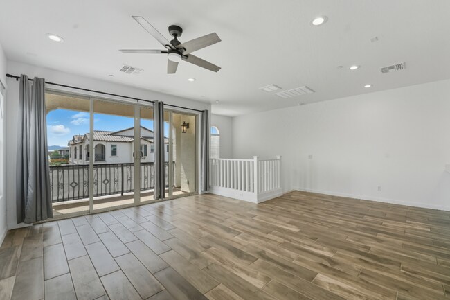 Building Photo - Like Brand New Luxurious Modern 3 Bedroom 2 Bath Townhome in Warner Meadow – Rare Rental Opportun...