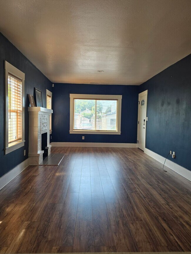 Building Photo - Upgraded Single Story Home in Oakland ....