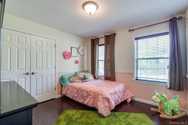 Building Photo - 16 Primrose Ln