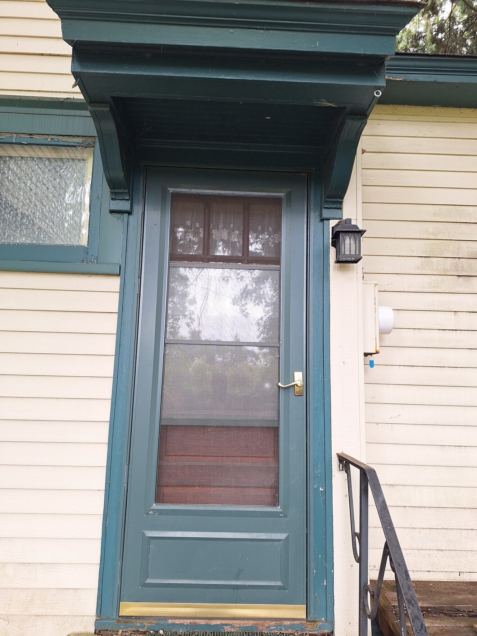Building Photo - 384 Hall Ave