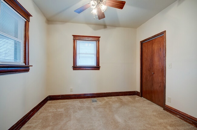 Building Photo - 811 John St