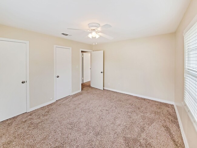 Building Photo - 208 Westfork Dr